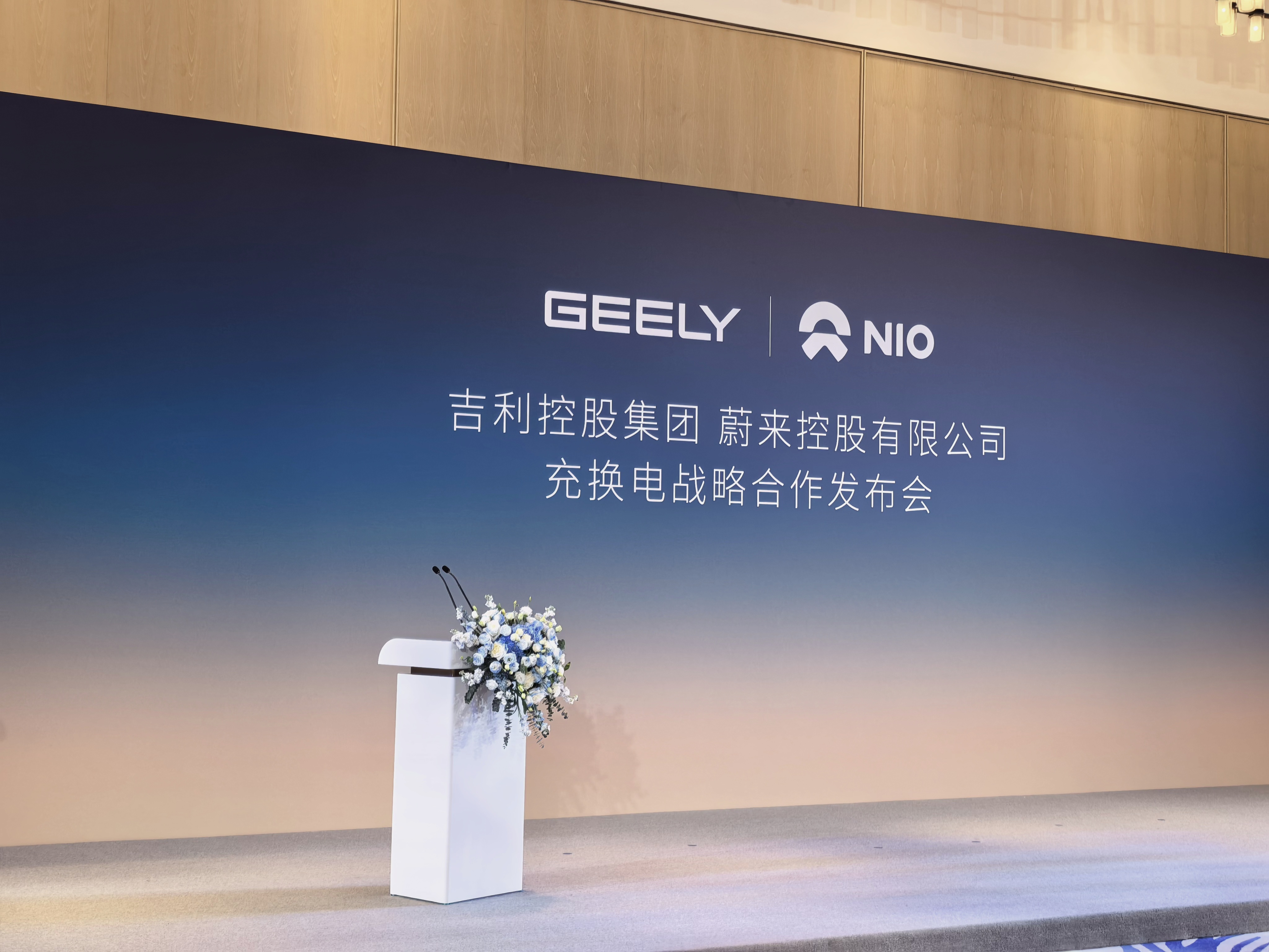 现在入场了，发布会10分钟后开始。 ​​​