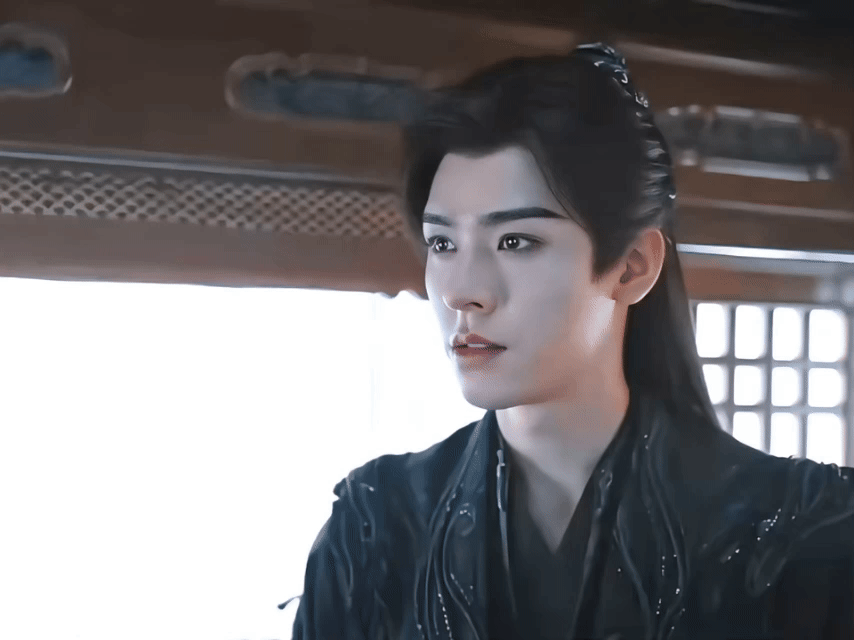 苏暮雨执伞独立的身影就是最好的宣言，龚俊将那份对皇权的轻蔑刻画得淋漓尽致，暗河之