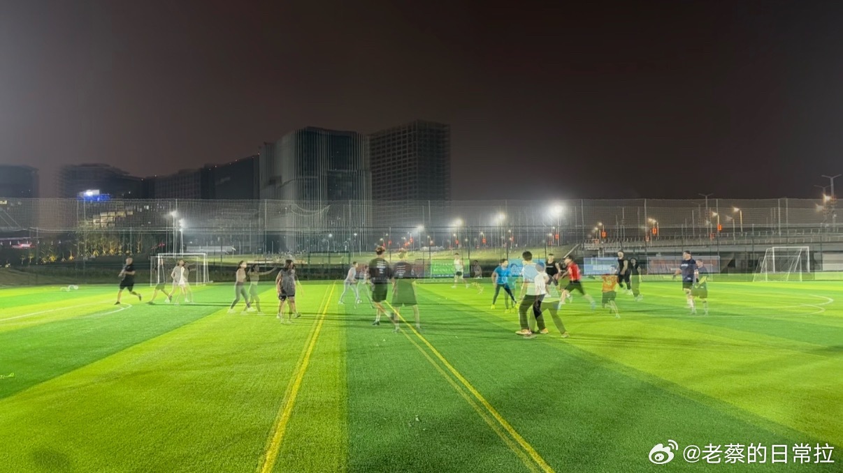 加快重塑足球青训体系 政府工作报告明确提出，将强化体教融合、完善五级青训中心、健