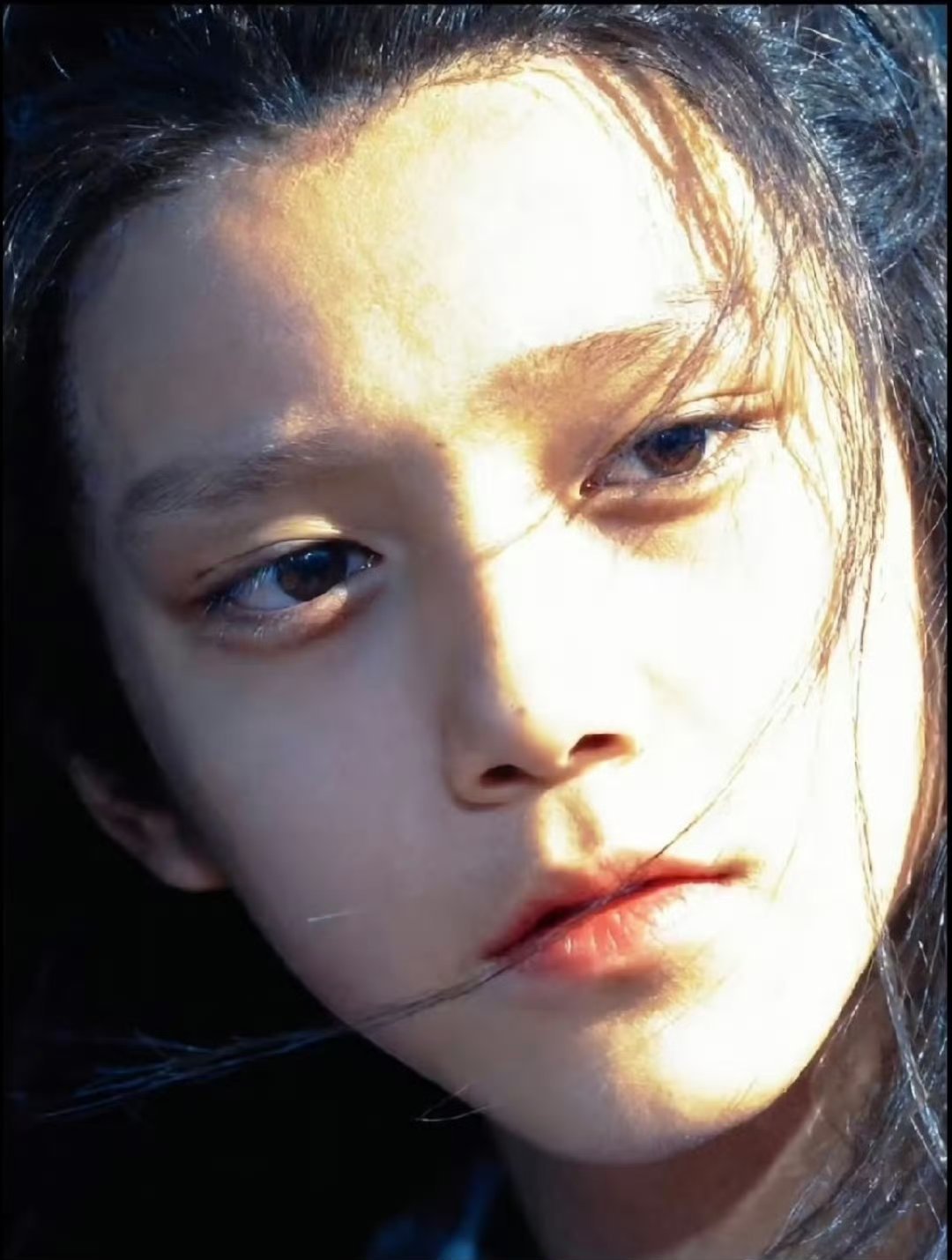 为什么少年秦始皇如此迷人，因为带点阴柔的窄版少年脸很接近二十几岁大美女的面部比例