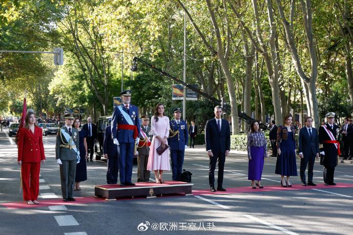 10月12日，西班牙国王菲利普六世、王后莱蒂齐亚和莱昂诺尔公主、索菲亚庆祝一年一