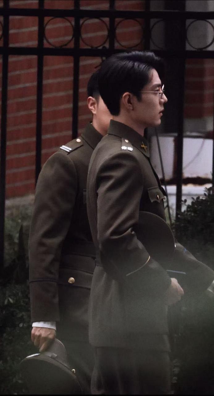 啊啊啊啊啊任少白你这么帅怎么行！ 民国军装制服诱惑[舔屏][舔屏][舔屏]接爆藏