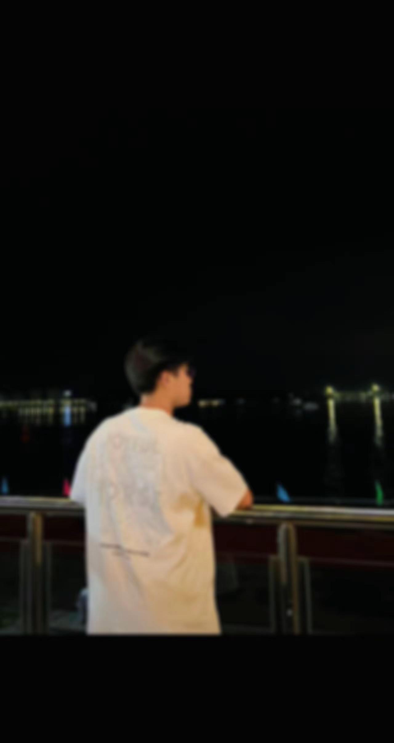 恨我為你改變了那麼多。