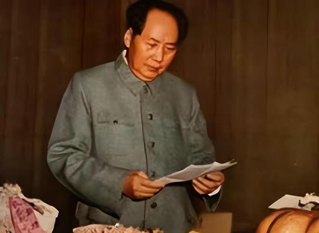 毛主席语录：“我认为，对我们来说，一个人，一个党，一个军队，或者一个学校，如若不