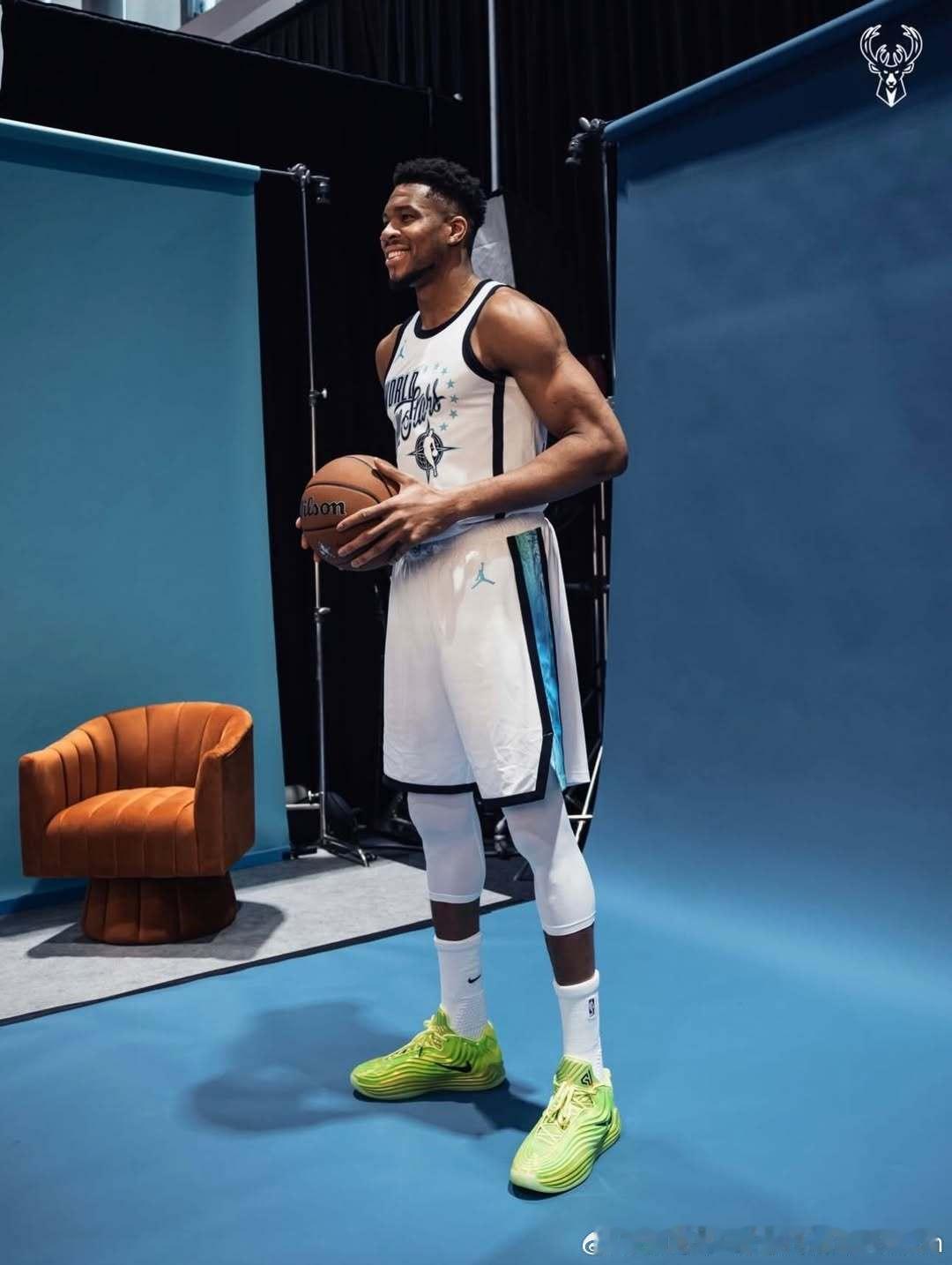 字母哥表示：“我无法预测未来。我喜欢身披这件球衣。我永远不会不尊重那些帮助过我的