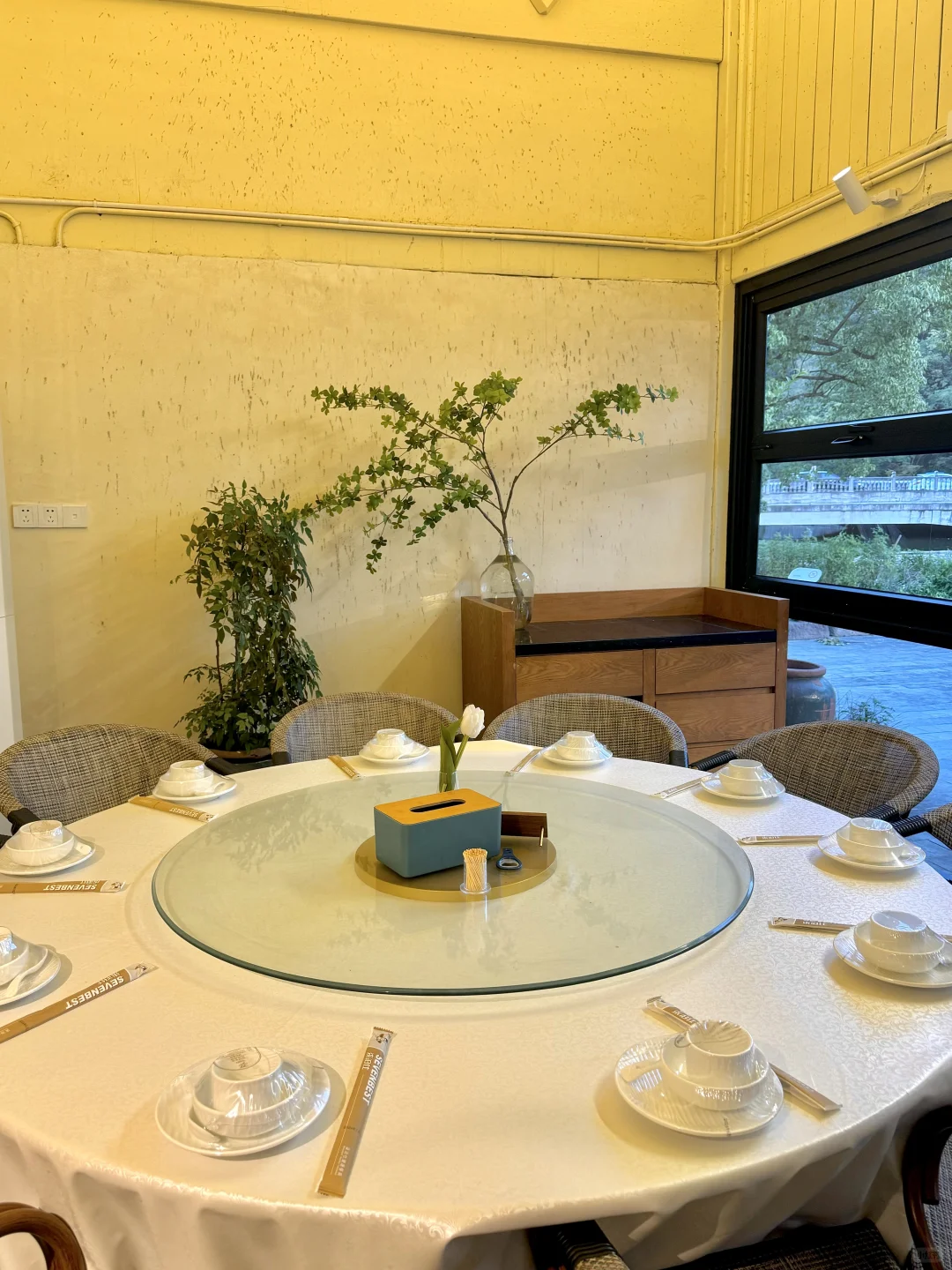 真的太漂亮了！宝藏湖边餐厅get！