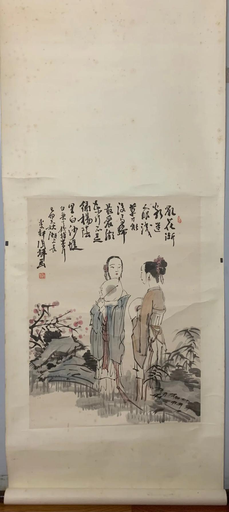 上联：乱花迷眼长堤甚
下联：[玫瑰]

网络图片/诚谢侵删