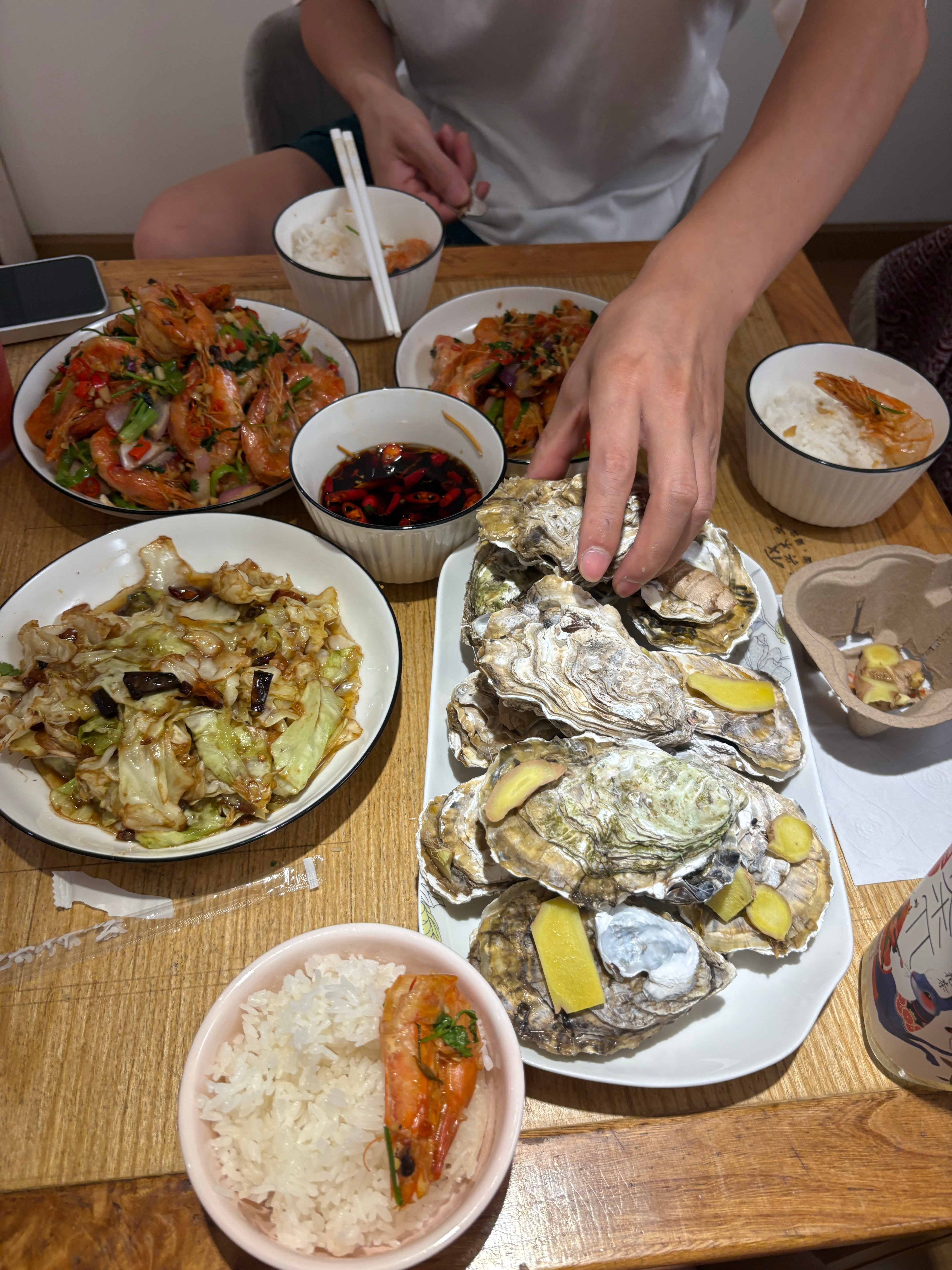姐夫惹姐姐生气 然后我就得到了一桌子好吃的 