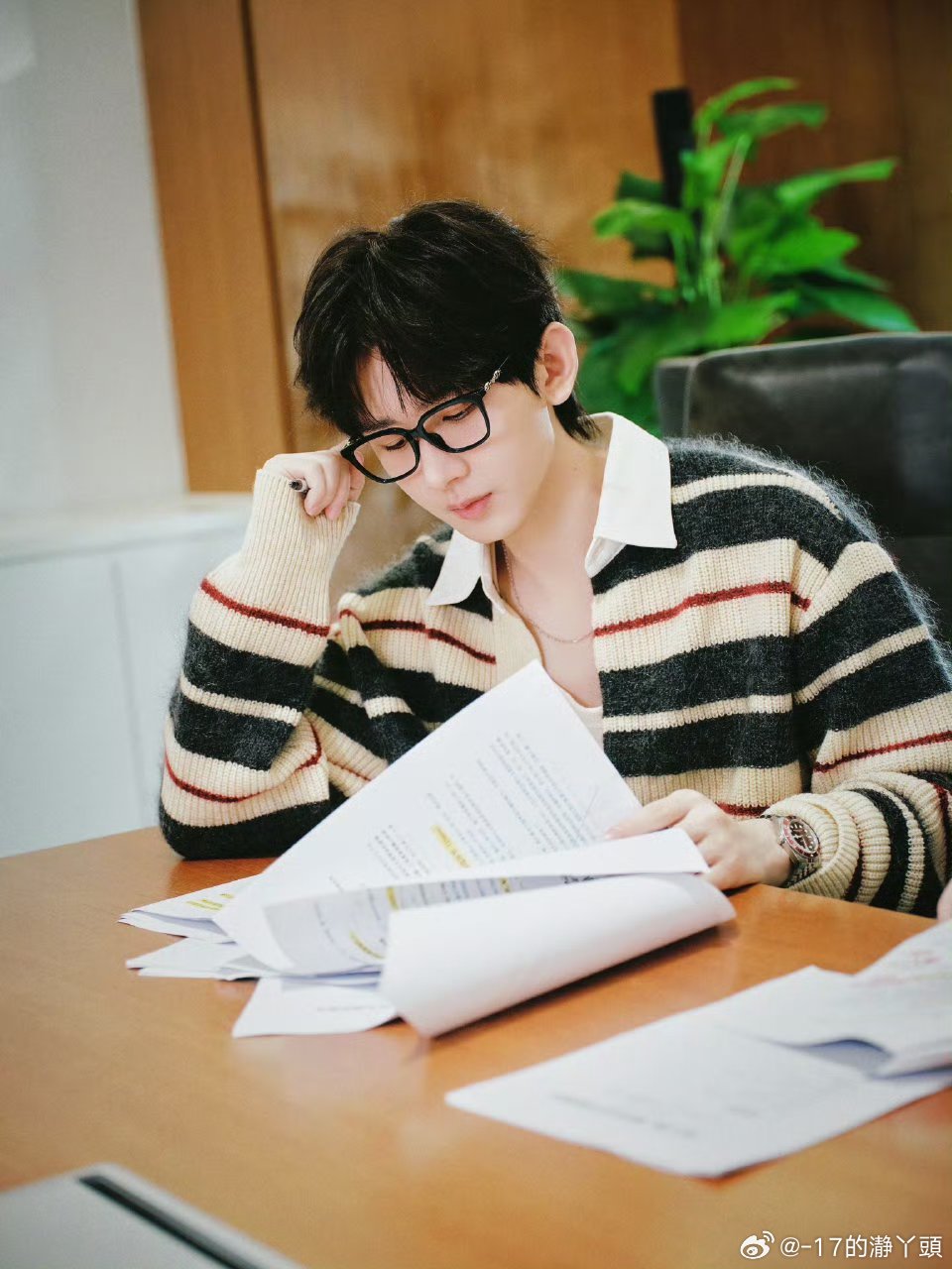 D成毅卢云cy成毅对于世界而言，你是一个人；但是对于我而言，你是我的整个世界。 