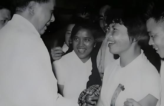 1959年深夜，6名歹徒手持凶器破门而入，对一名熟睡的18岁少女痛下狠手！可谁都