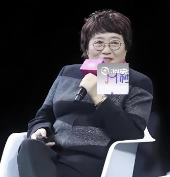 一位性学专家说：
“无论多么好色的男人，
在女人眼里都是一个尚未发育完全的小屁孩