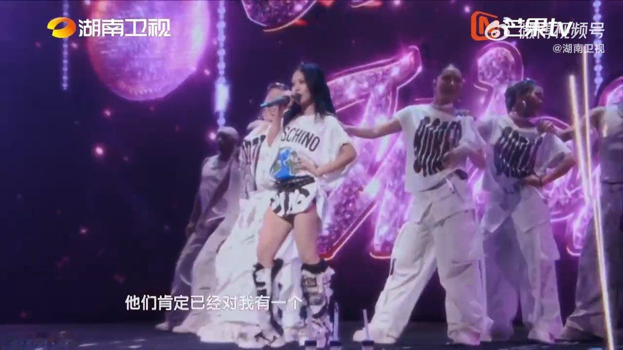 歌手2026高光舞台万妮达有更多的可能性不被风格定义，万妮达在歌手舞台不断突破自