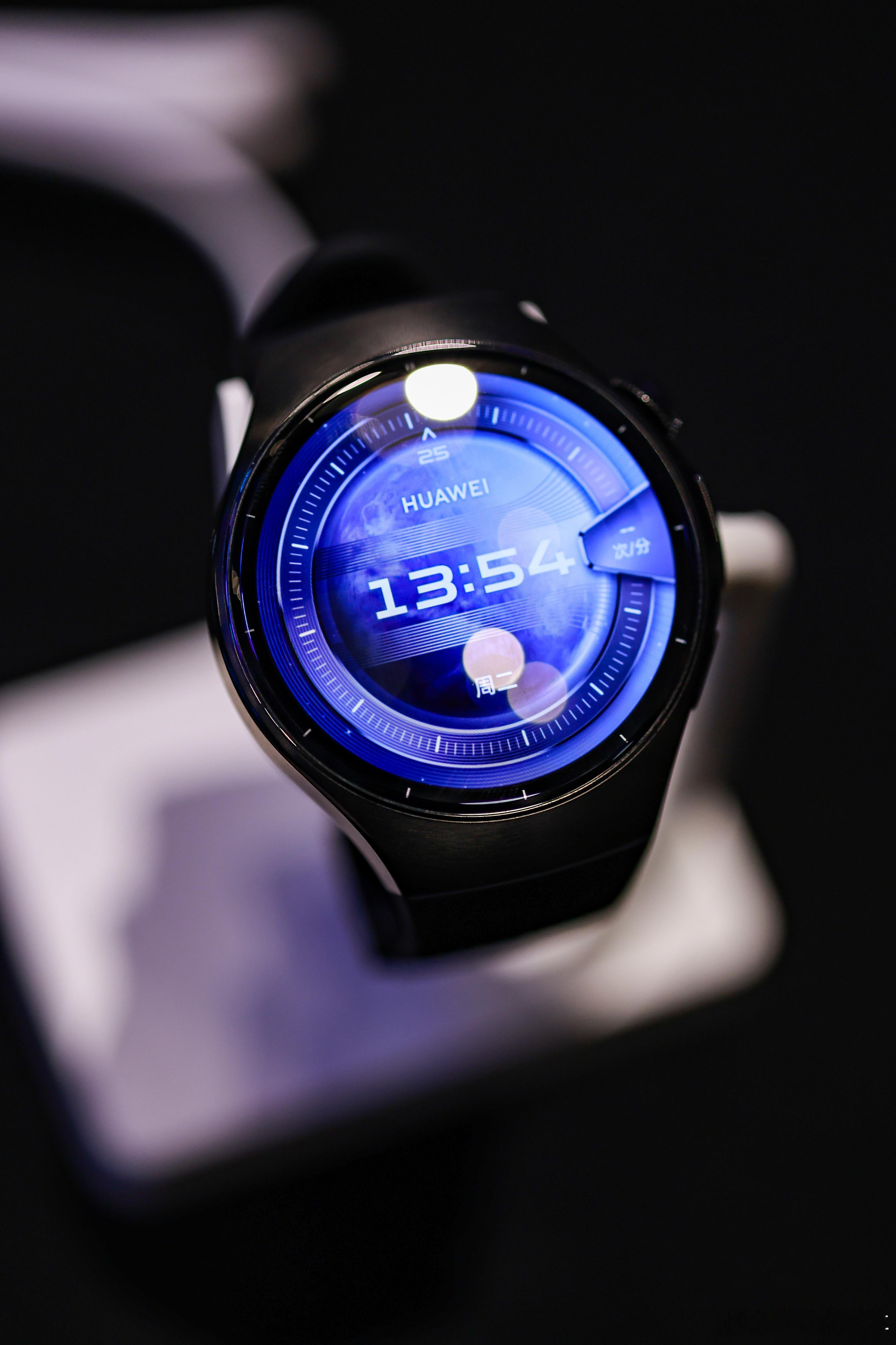 华为将发布全球首款5G智能手表华为WATCH 5终于要来了！自带自研5G基带，也
