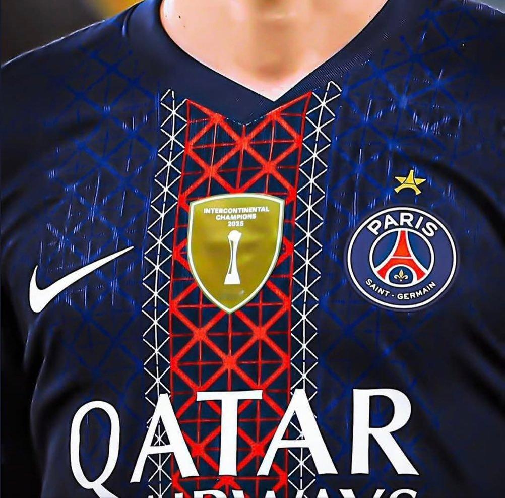 巴黎圣日耳曼  洲际杯冠军盾巴黎圣日耳曼