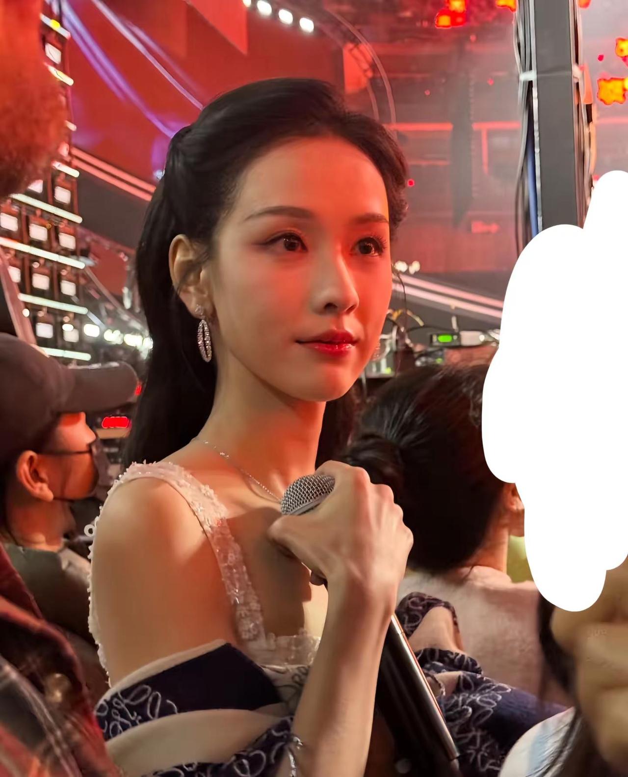 爱上姐姐不是我的错陈都灵 原图在小红书