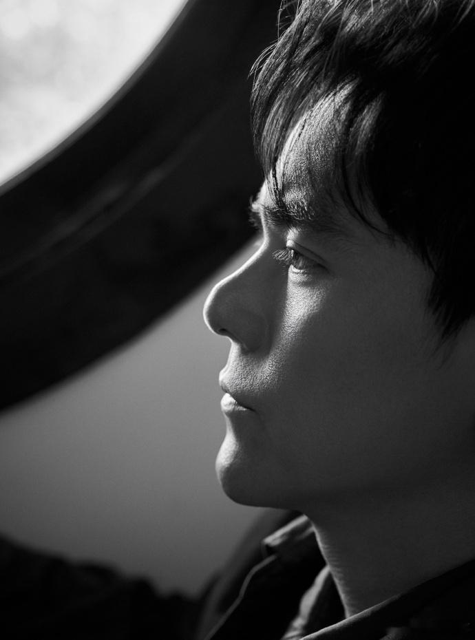 #可以在彭于晏睫毛上跳舞了# 放大看眼睫毛[心] ​​​