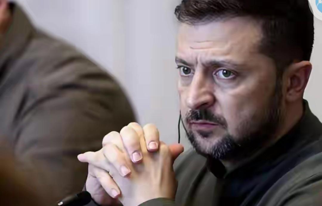 泽连斯基还是跪了，其实结果早已注定
当今的世界格局让大众都看到了，乌克兰总统泽连