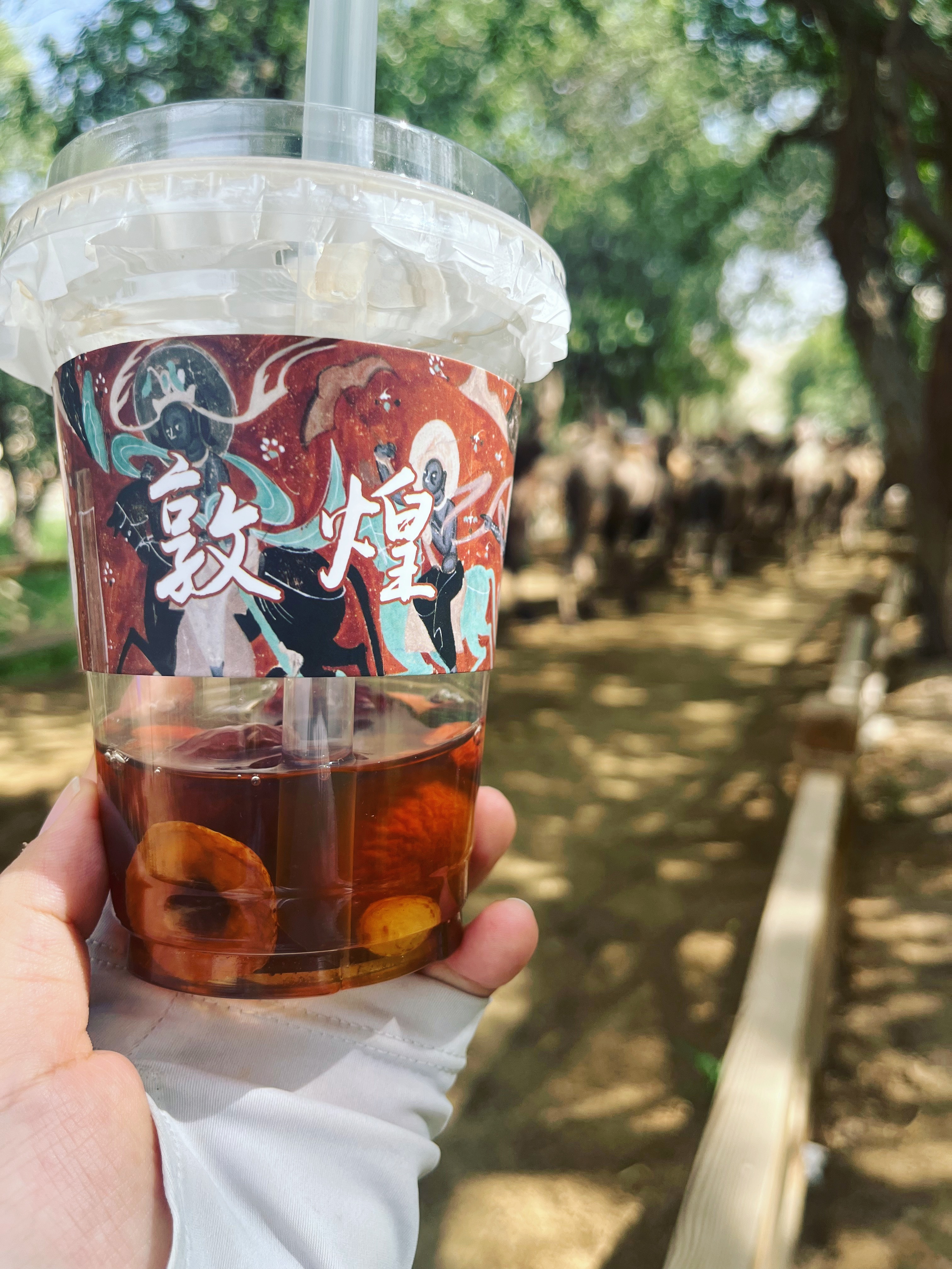 小时候有一次吃杏子吃多了，伤了胃，后面好像几十年都没再吃过。去年暑假去西北喝了杏
