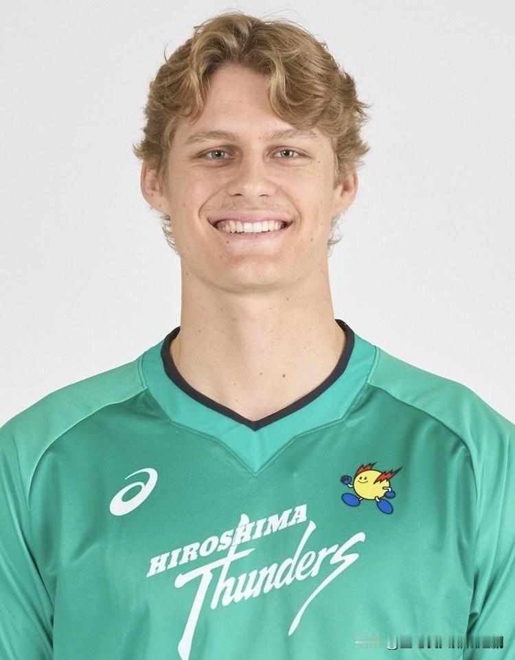 广岛JT雷霆的美国外援库珀-罗宾逊实施处罚，因其在比赛中对对方球队作出了侮辱性行