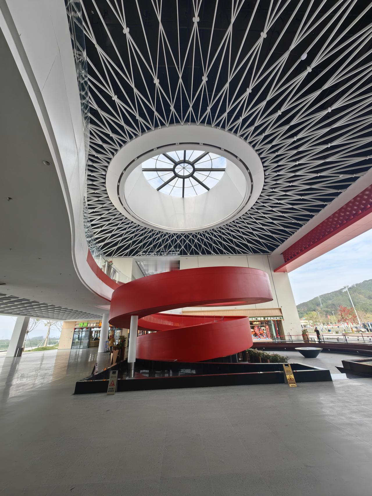 36块钱吃饱，真的比在深圳吃还要便宜！
今天在龙门服务区的龙门家宴，吃了一个客户