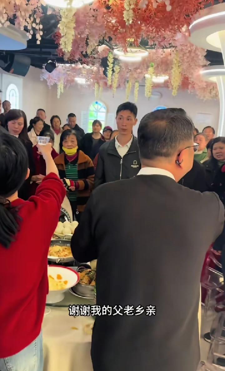 湖北仙桃寻亲33年的姐姐李林，终于让大家见到了一直默默支持她的姐夫！从背影看气场