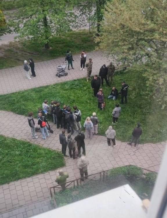 乌克兰首例：男子因惧怕被强制征兵而劫持儿童为人质
据乌克兰国家警察通报，在利沃夫