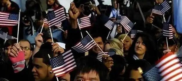 为啥美国有钱人不来中国，而中国有钱人却移民美国？因为说白了，在美国只要你有钱，还