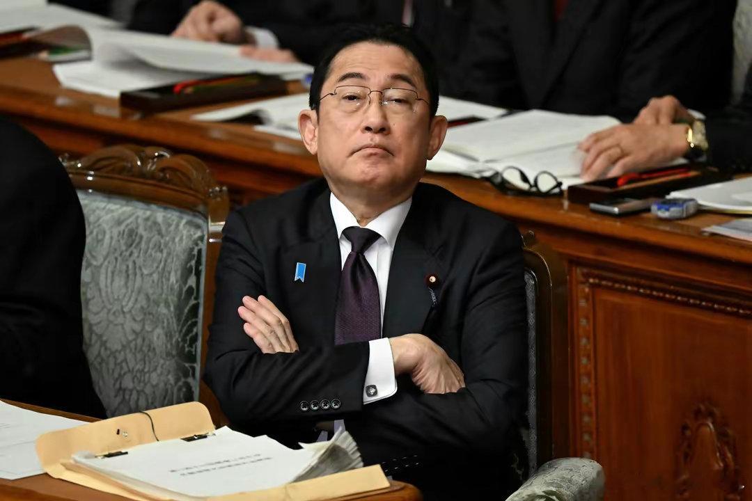 日本首相的自信从哪来？想用胡萝卜和大棒跟俄罗斯打交道？#国际情报员# 塔斯社新闻