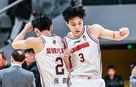 正式签约！三猛将加盟广东宏远，徐杰或被弃用，打造争冠阵容
CBA新赛季即将开赛，