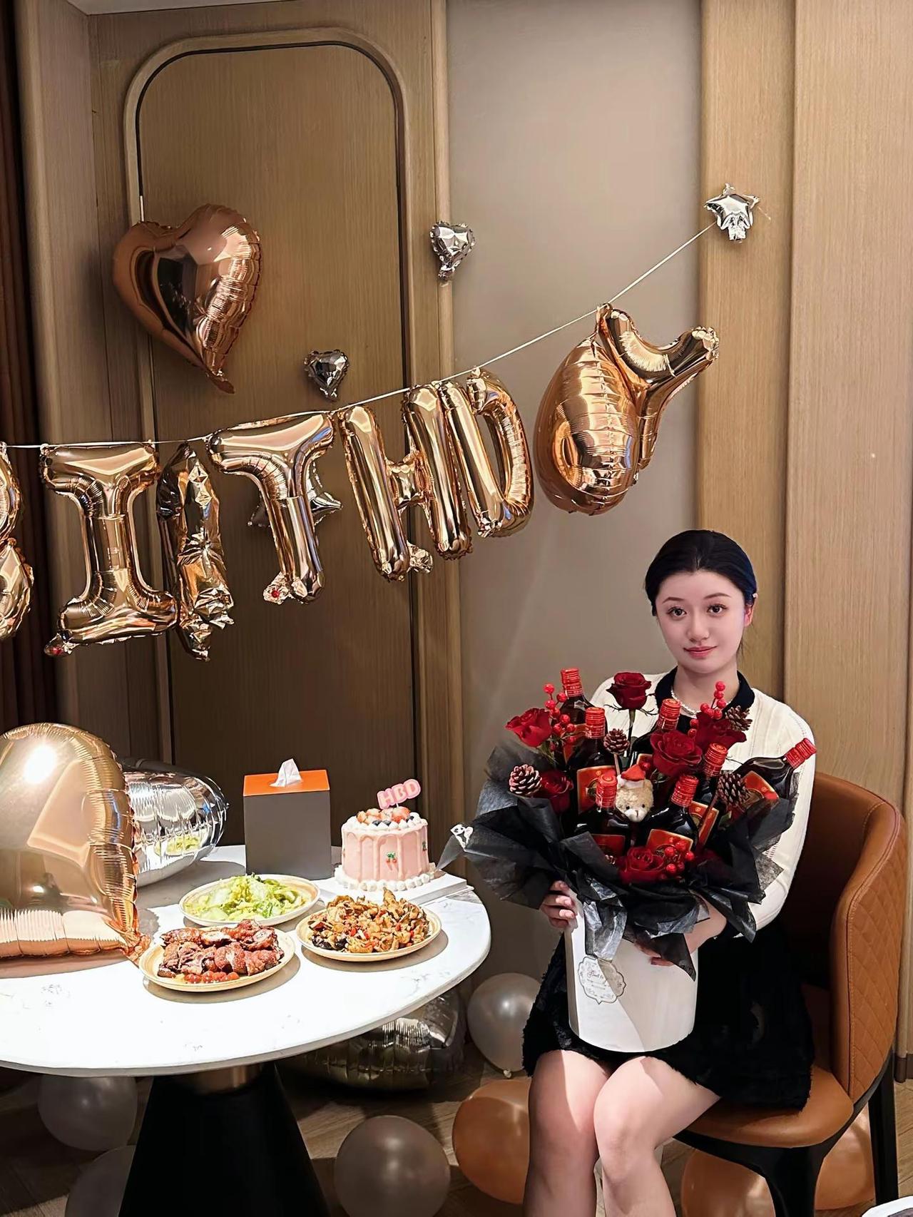 呜呜呜是谁过个生日被闺蜜宠成小孩！！原来是我🥹生日给我整了个劲酒花束 鲜花配小