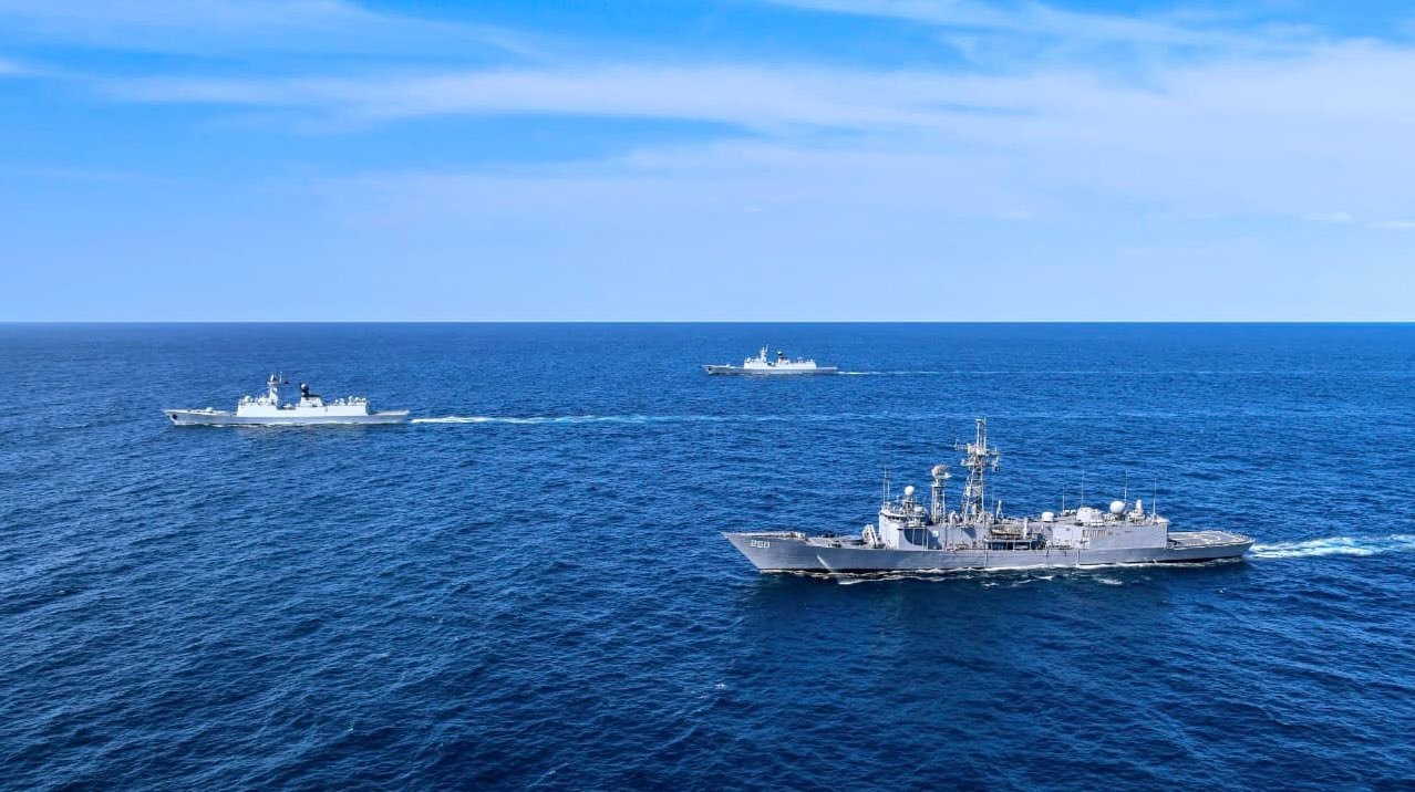 早安，054与054A/P在阿拉伯海同框:在中巴海军“海洋卫士IV”演习（Sea