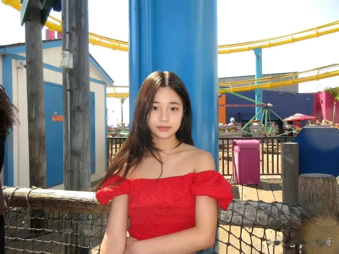 卧槽，许老三都这么好看 小时候感觉没俩个姐姐好看，小s的三个女儿都是越长越漂亮，