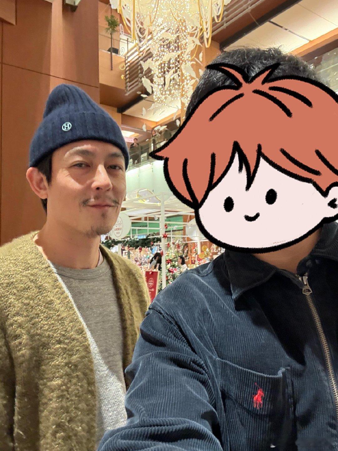 网友日本街头偶遇陈冠希网友买菜偶遇陈冠希 网友日本街头偶遇陈冠希，犹豫半天问合照