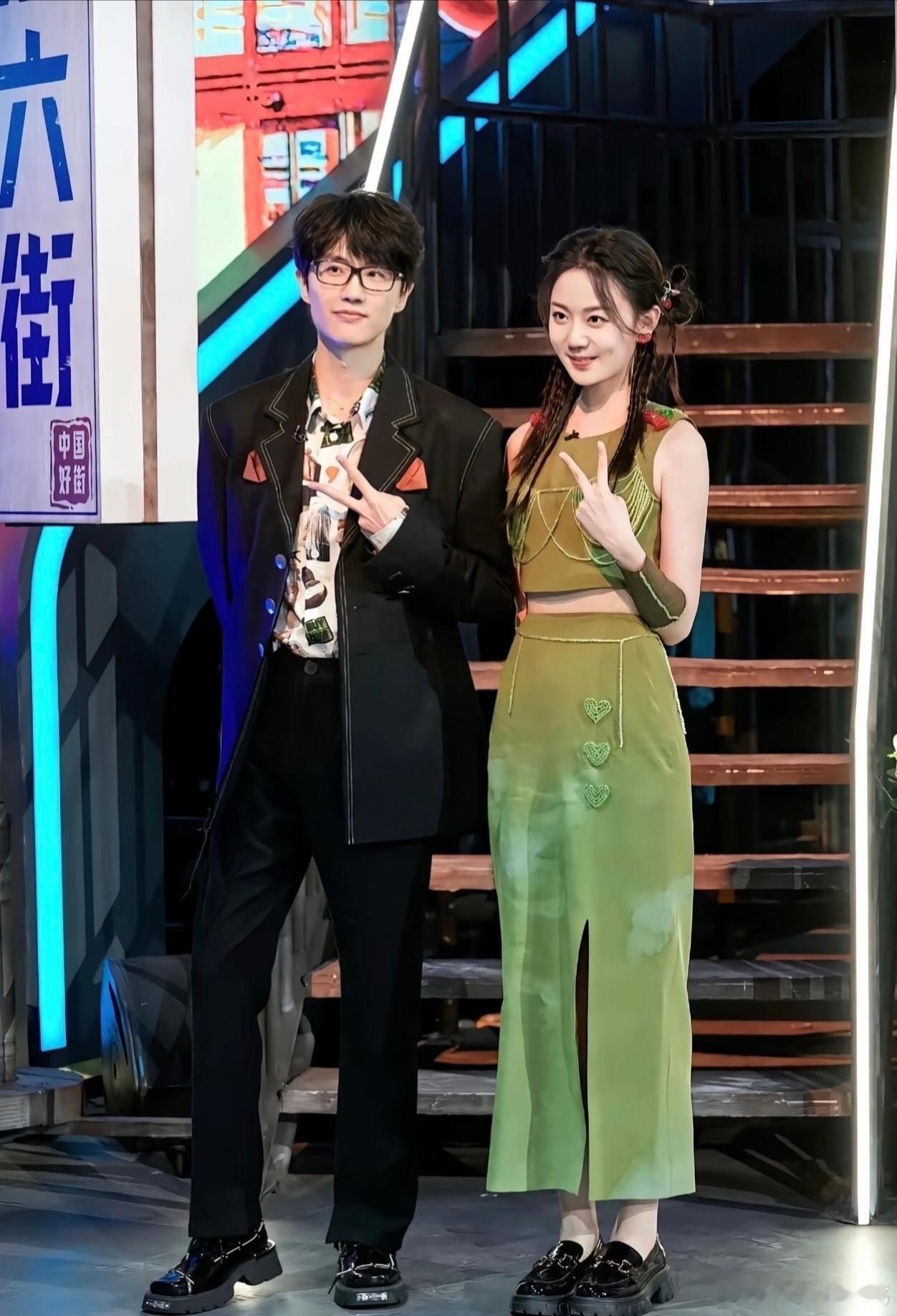曝许嵩冯禧结婚了年年传许嵩结婚，次次没实锤。尊重艺人隐私，静待本人官宣，不信小道