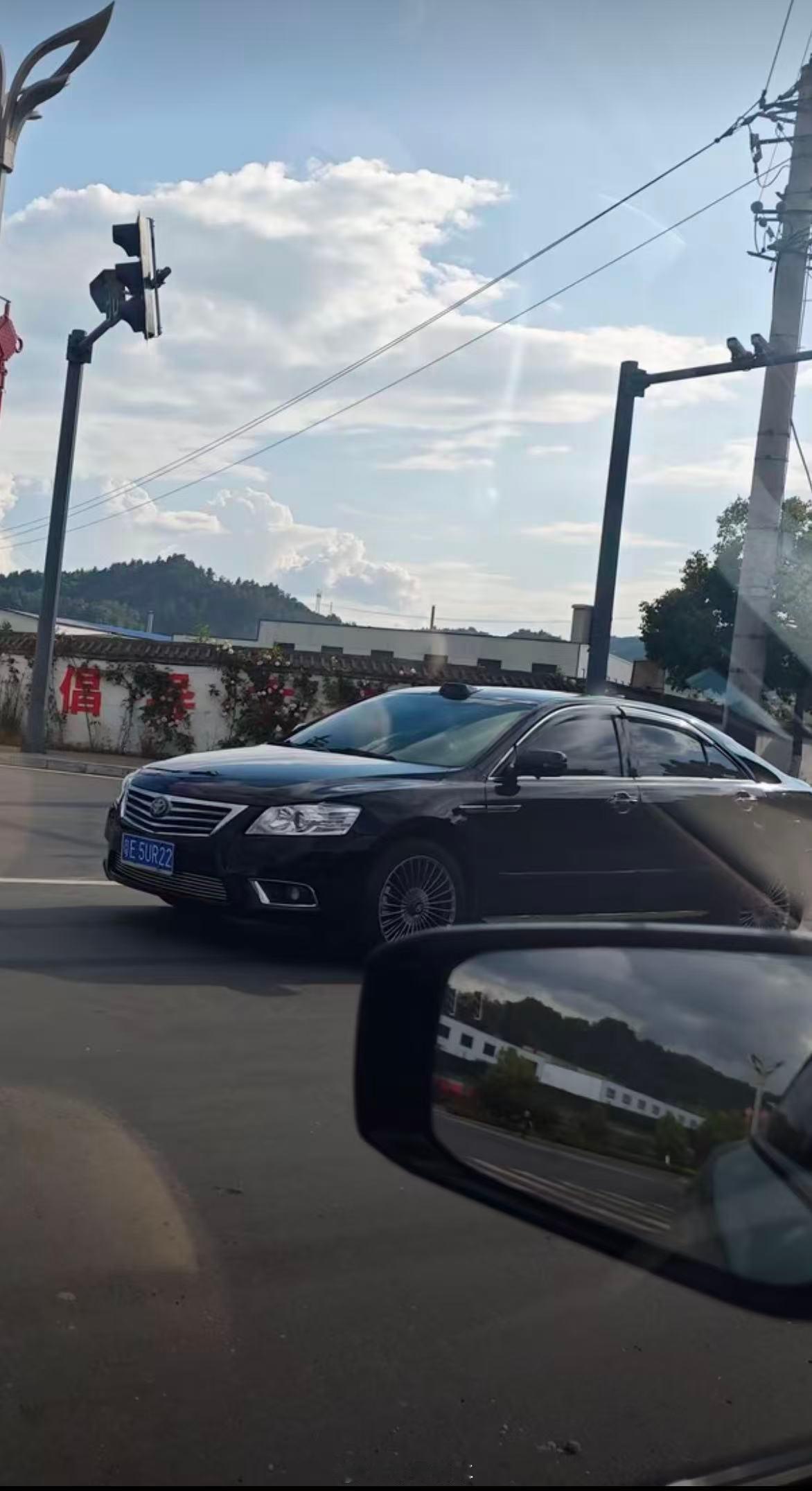 电车又带火了一个装饰件。越来越多的油车车主给自己车装上激光雷达罩，这老轱辘棒子科