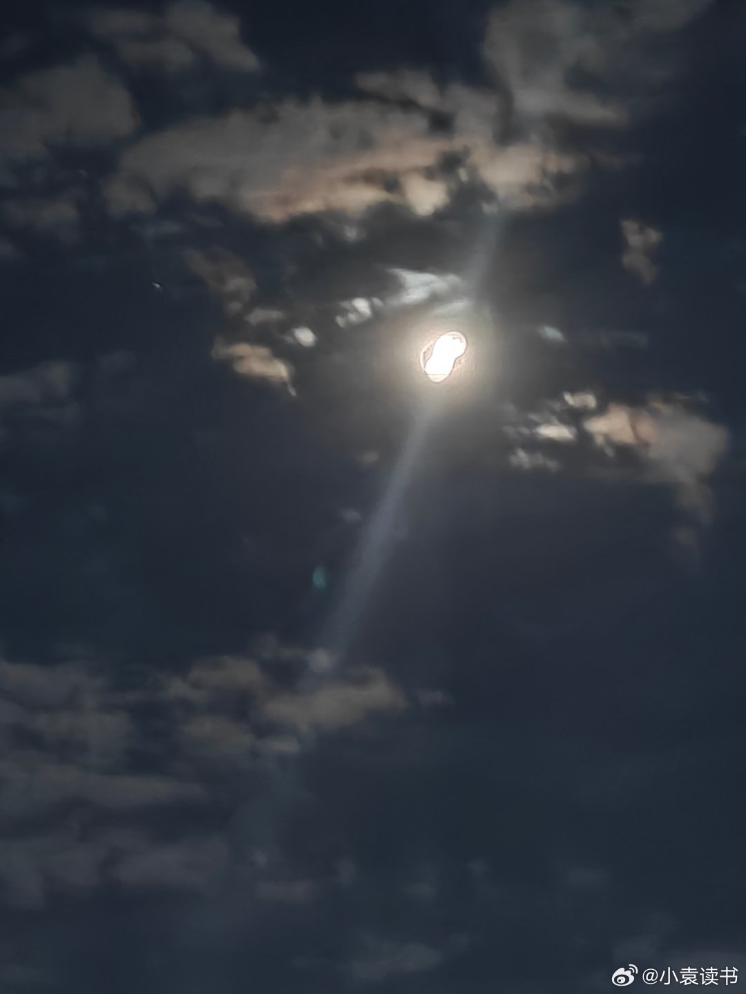 皓月当空，愿卿之岁月安！ 