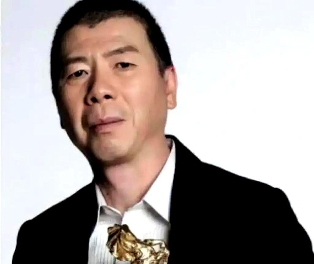 冯小刚客串杜月笙，他亲女儿看完却只说了一句话……

“样子像，演得也像，就是多了