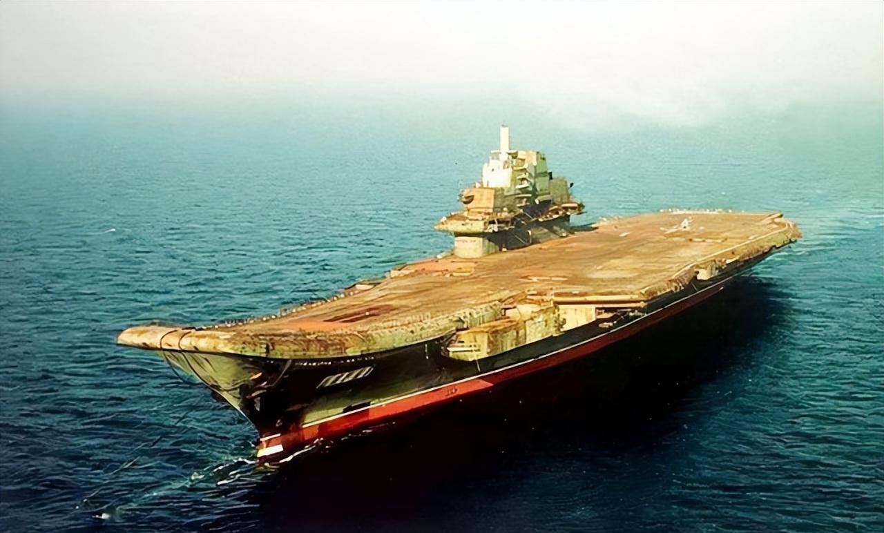 上世纪90年代，乌克兰拍卖“瓦良格”号航母,大批国家前来竞拍，就在我国出价200