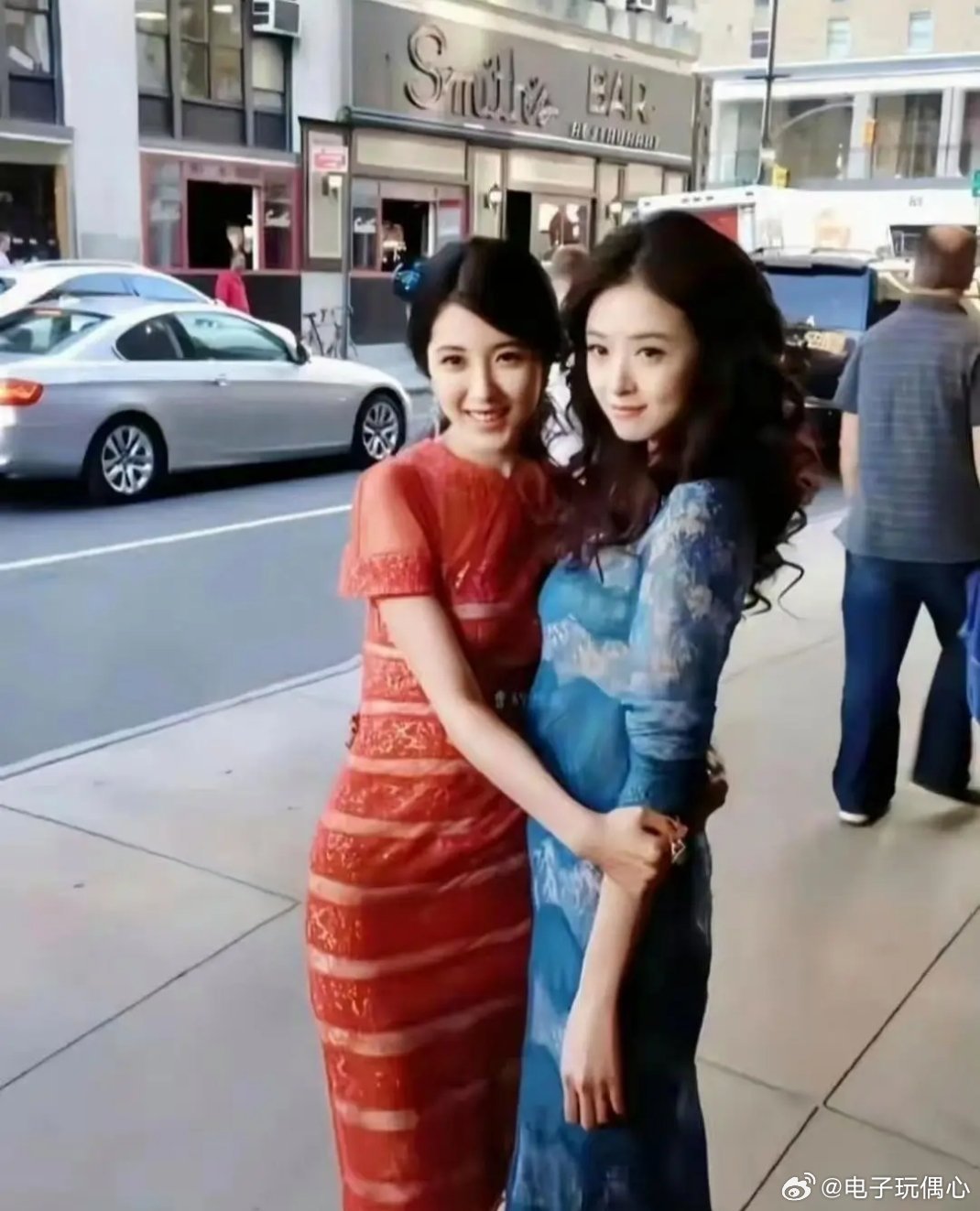 蒋欣与曾黎早年同框，方知绝色与漂亮的差距 