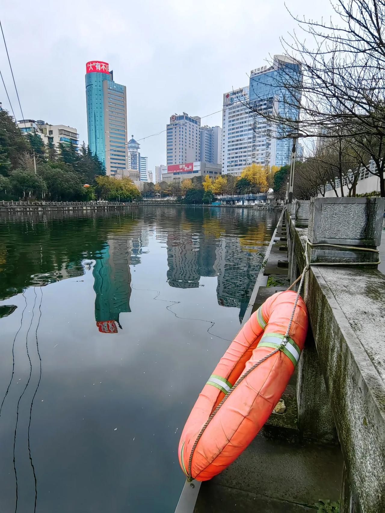 可以看看你相册里公园里的一角吗贵阳河滨公园