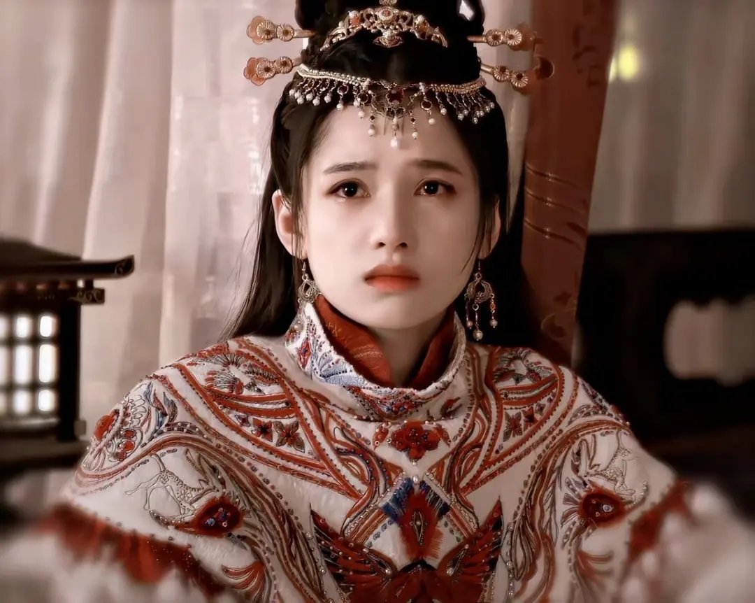 好像去年香暗荼这个角色出来后 再也没有人说我仪不适合古装了剧中真的很美很灵 很大