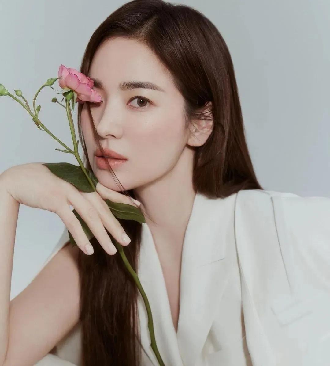 #说出你心中最美的3个韩国美女#宋慧乔是80的心中