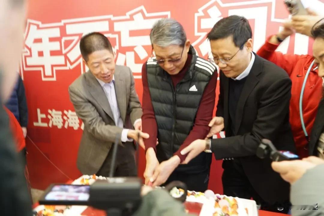 根宝饺子！！！款待上海海港20年庆生！！！徐根宝在崇明基地亲自调馅，款待前来参加