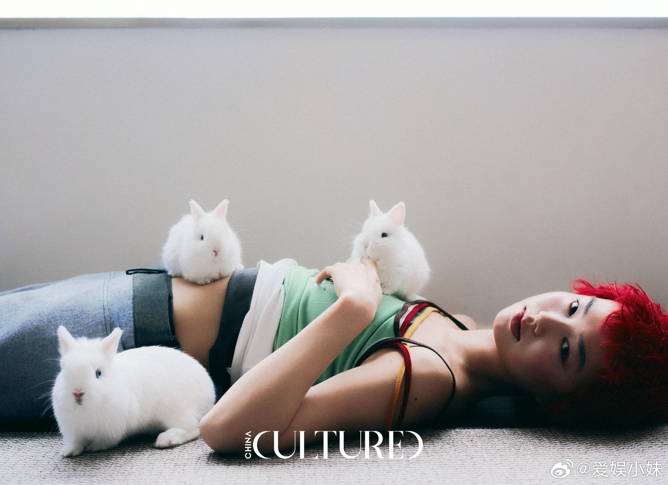 从模特到音乐人，Estelle陈瑜在两个身份间完成了自我重塑。镜头前她承载别人的