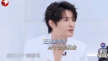 看陈楚生怎么逗张远，自己的兄弟自己哄！
陈楚生苏醒和张远录制我们的歌，三个人都想