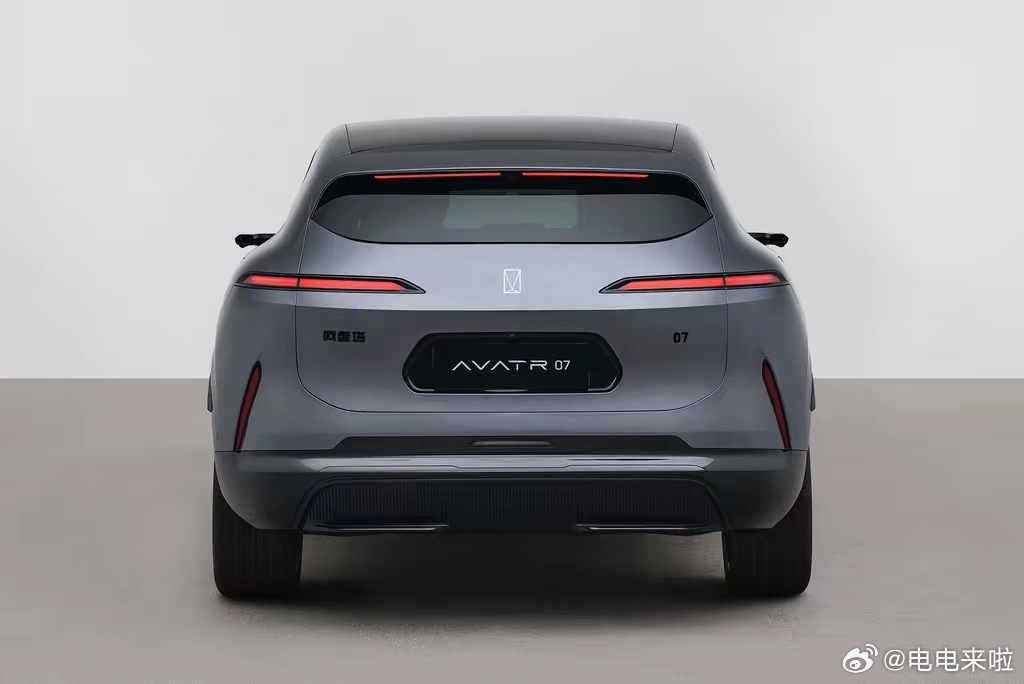 宝马真是中国汽车设计界的知音！新车尾灯设计致敬完腾势之后又致敬阿维塔？我一直都在