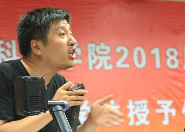 谁杀死了峰学蔚来？张雪峰走后三四百人连夜退费