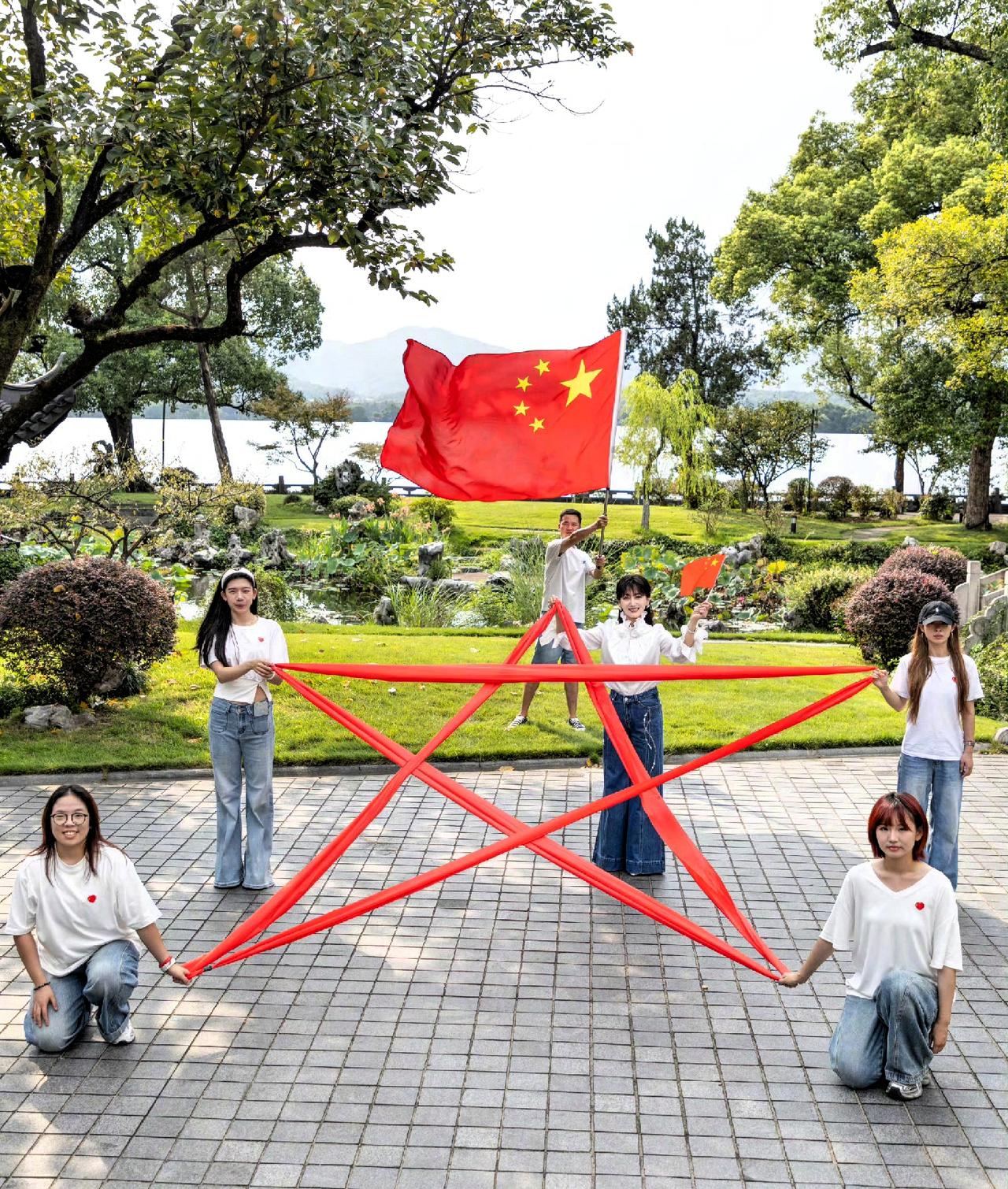 @赵雅芝 ～祝我们的祖国 繁荣昌盛，国泰民安[比心]