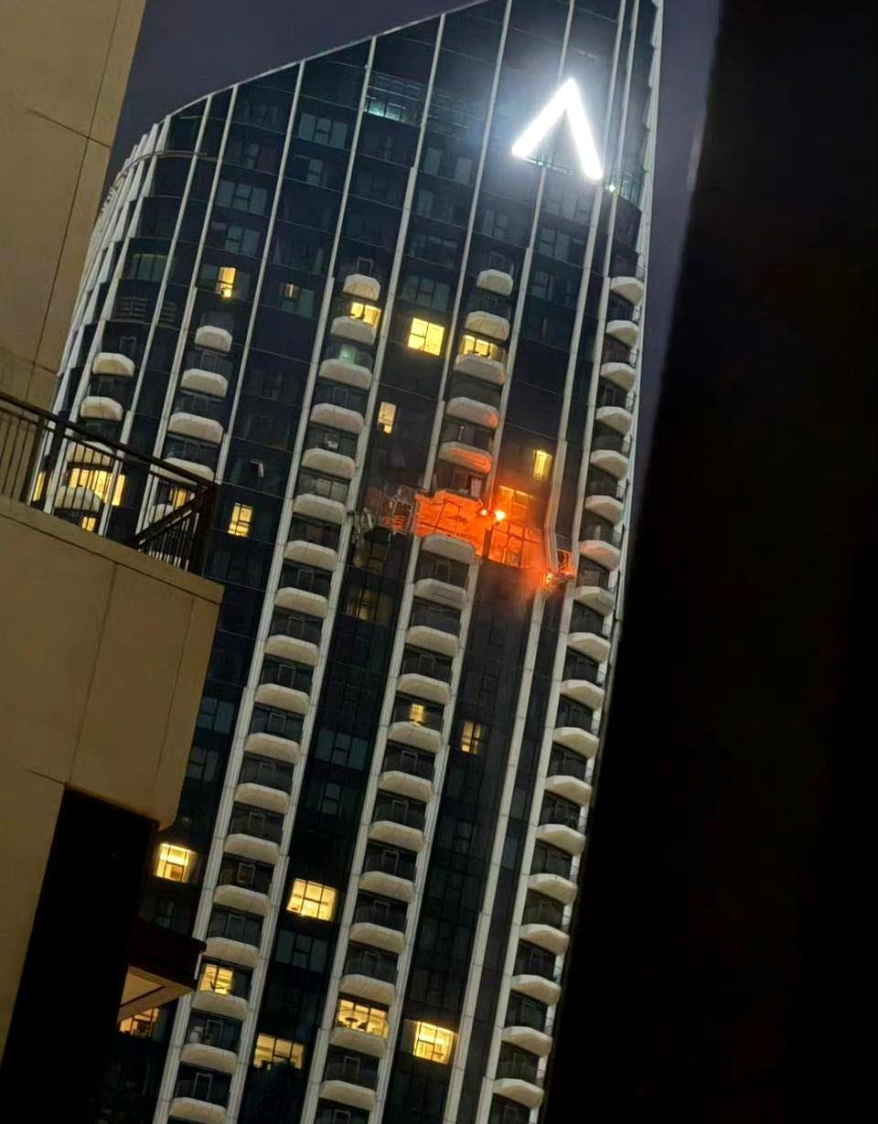 据报道，迪拜一栋驻有美军士兵的高楼遭无人机袭击 ​​​