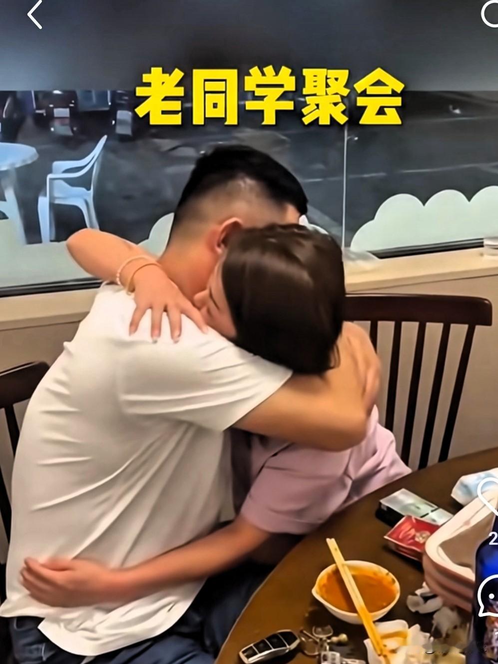 李婷这下是倒了八辈子血霉了

防火防盗，我看现在还得加一条：防老同学！

拿长沙